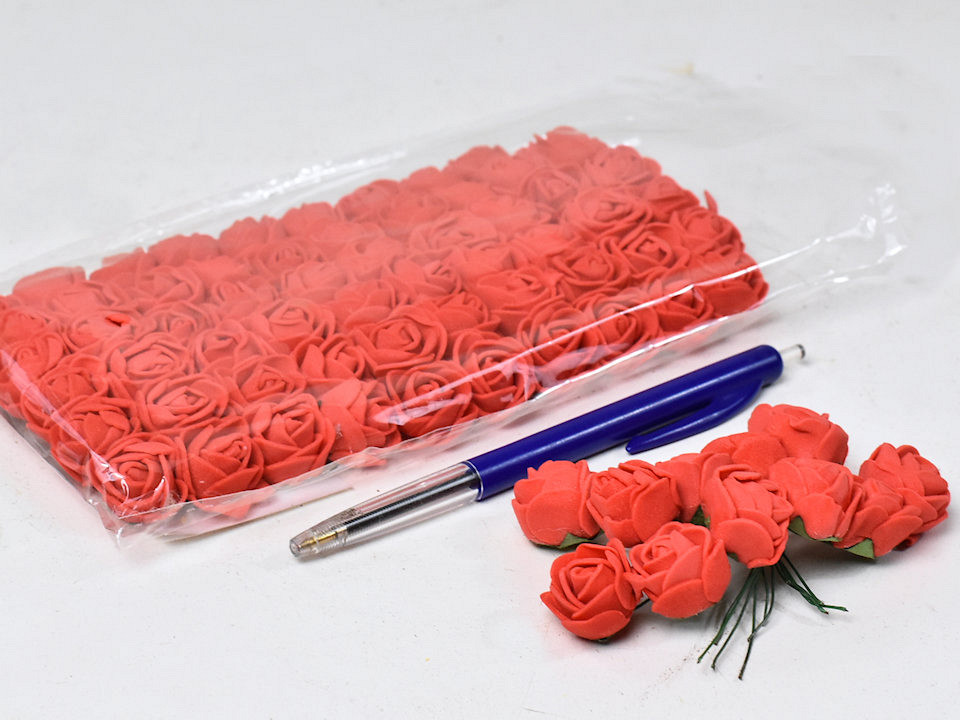 Foam Roosjes Rood 72 stuks