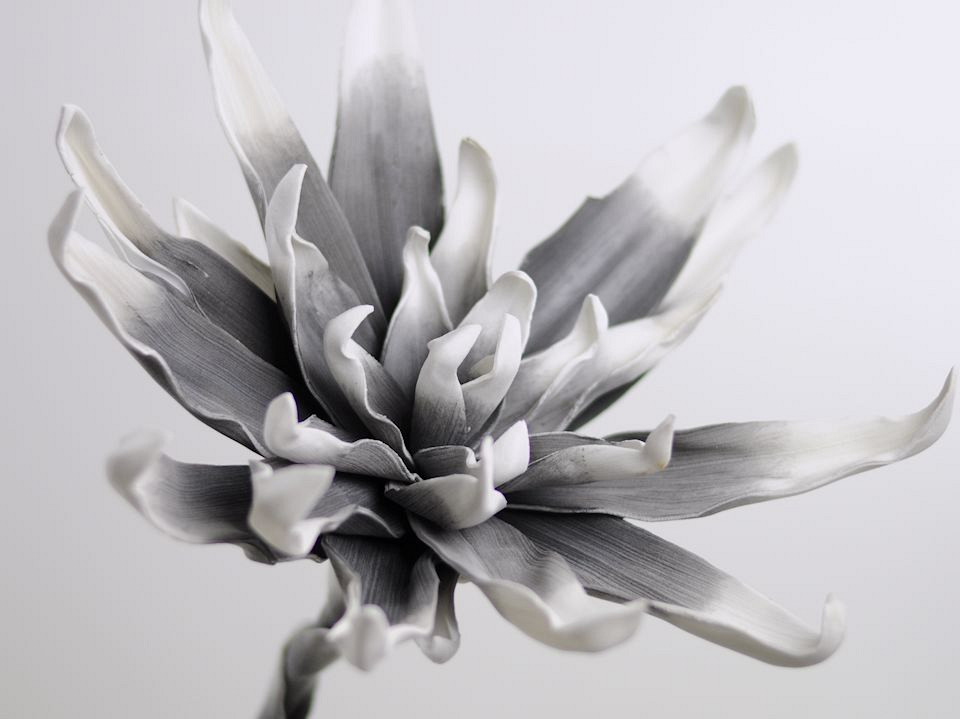 Fleur en mousse 80cm blanc/charbon