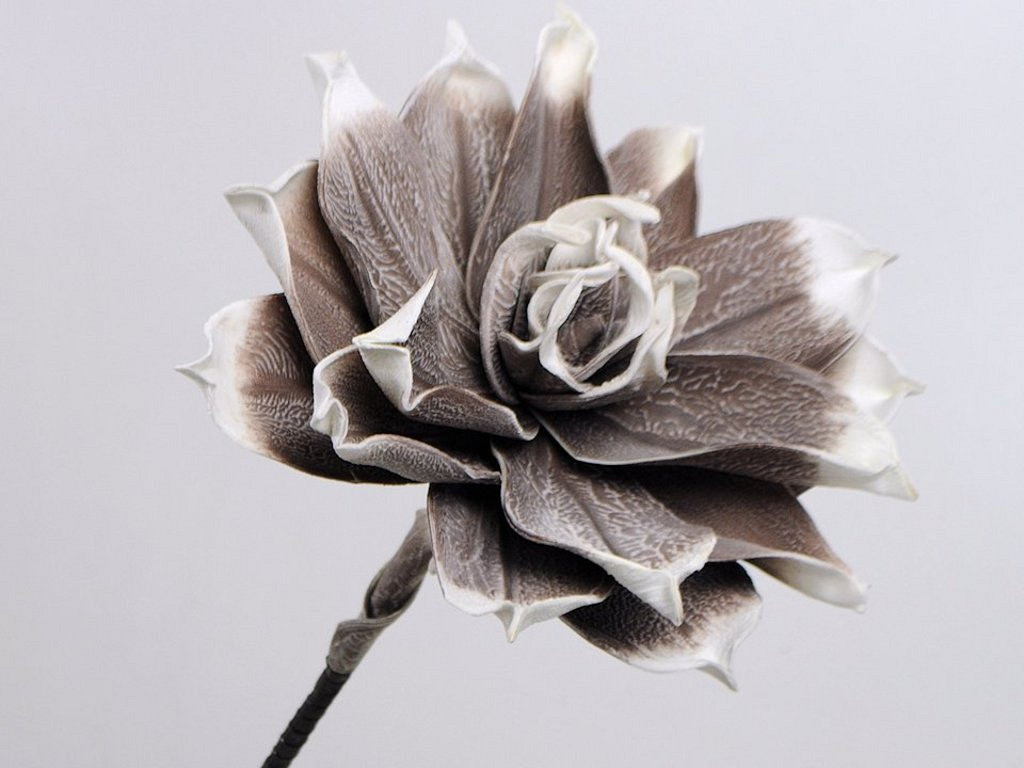 Fleur en mousse 75cm Gris