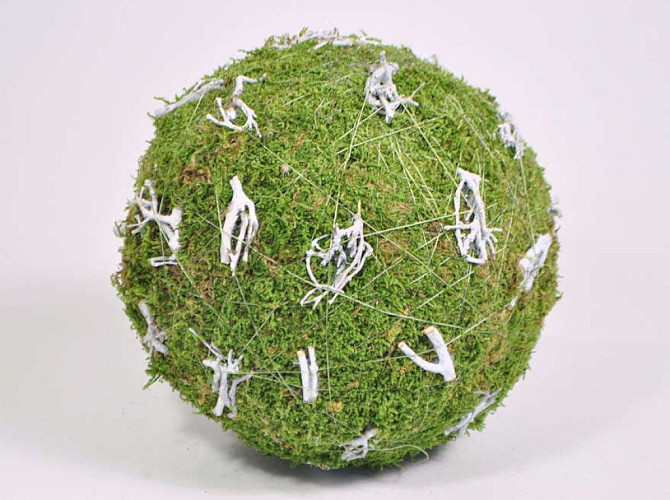 Ball green Moss Decorated 20cm