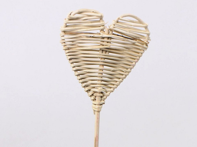 Lata Heart 8cm on 50cm stem