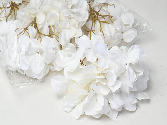 Hydrangea Head White D16cm