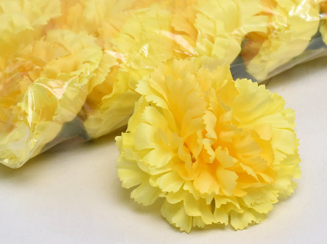 Carnation Yellow D9cm